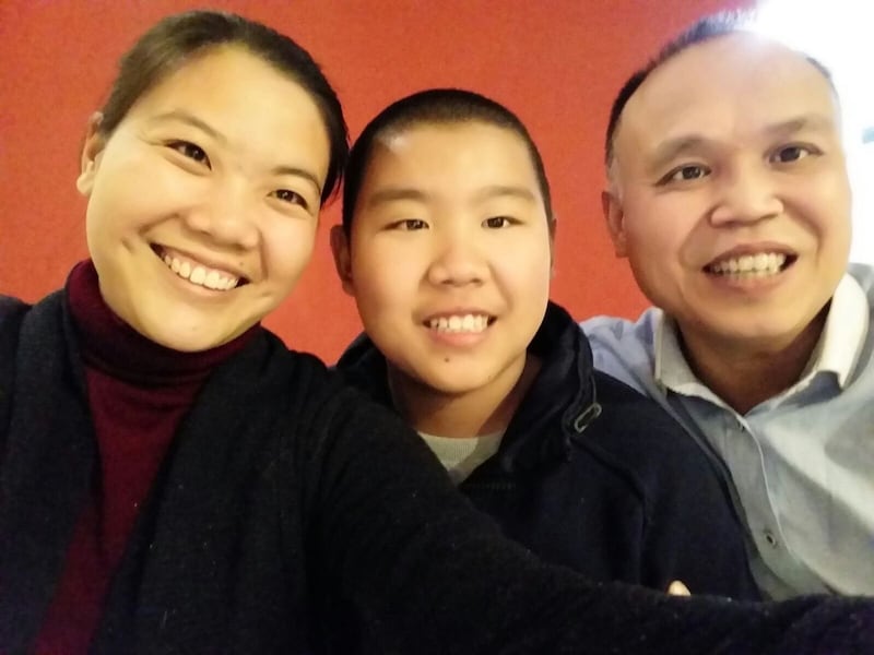 中国维权律师余文生与妻子许艳和他们的儿子合影(推特/余文生律师妻子许艳@xuyan709)
