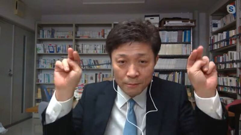 日本东京大学教授松田康博,15日录制自由亚洲电台“亚洲很想聊”节目。(RFA)