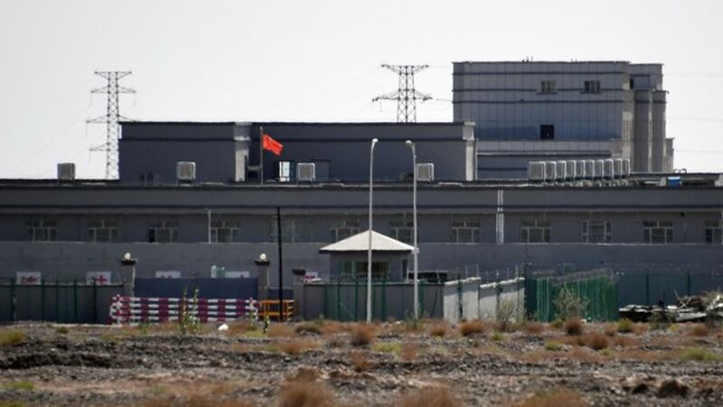 中国新疆的一所“再教育营”（美联社）