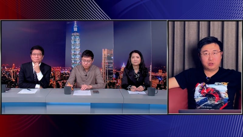 本台“亚洲很想聊”节目,右为来自澳洲网红“悉尼奶爸”指称,若真有“作票”,建议民众党主席柯文哲直接由向中选会提出异议。(截图自“亚洲很想聊”节目)